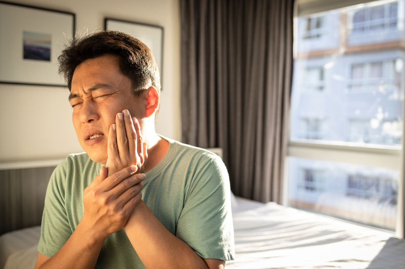 Middle-aged-man-suffering-from-GingivitisPeriodontitispainful-in-gums-and-wisdom-tooth-around-the-molars